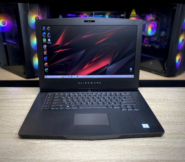 Ноутбук Dell ALIENWARE I7-7700HQ 32Gb 1Tb SSD 1Tb HDD GTX1070 Б/В