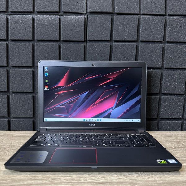 Ноутбук Dell Inspiron 15 i5-7300HQ/8GB/256SSD/GTX1050-4GB Б/В