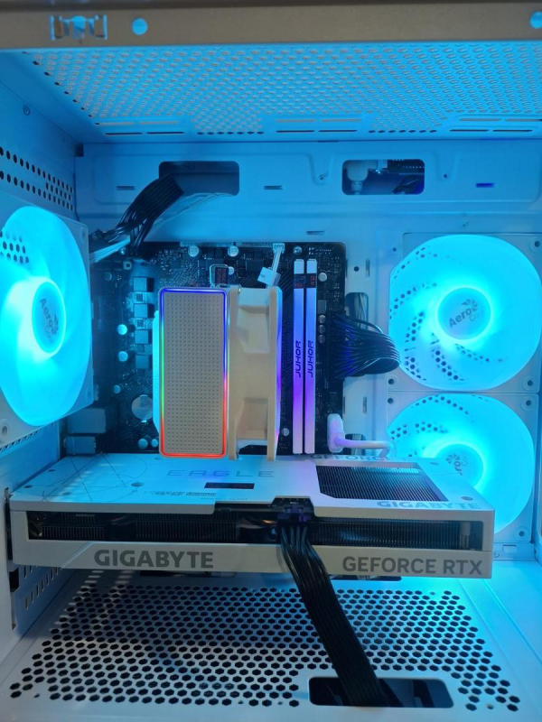 ПК AeroCool Mini White Ryzen 5 5600/32GB/480SSD/RTX 4060Ti-8GB Б/В