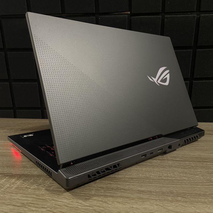 Ноутбук Asus ROG Strix G17 300Hz Ryzen 9 5900HX/32GB/1TBSSD/RTX3070-8GB Б/В