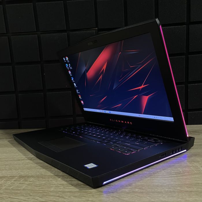 Ноутбук DELL Alienware 15 R3 I7-6700HQ/16GB/256SSD/GTX1060-6GB Б/В