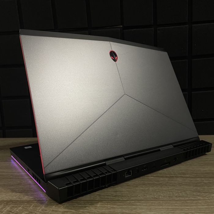 Ноутбук DELL Alienware 15 R3 I7-6700HQ/16GB/256SSD/GTX1060-6GB Б/В