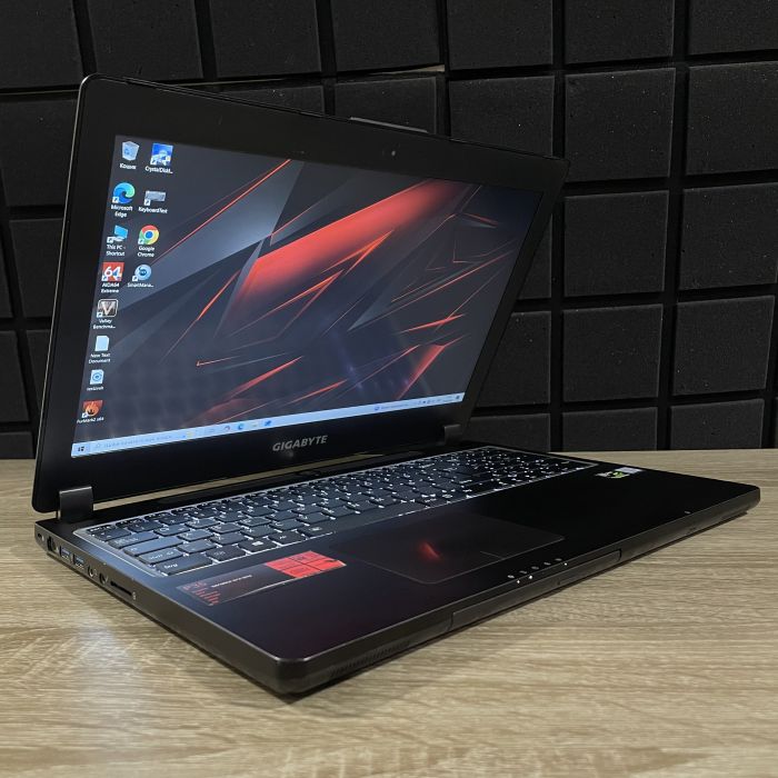 Ноутбук GIGABYTE P35 i7-6700HQ/16GB/256SSD+1TBHDD/GTX1070-8GB Б/В