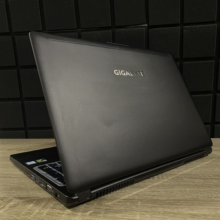 Ноутбук GIGABYTE P35 i7-6700HQ/16GB/256SSD+1TBHDD/GTX1070-8GB Б/В