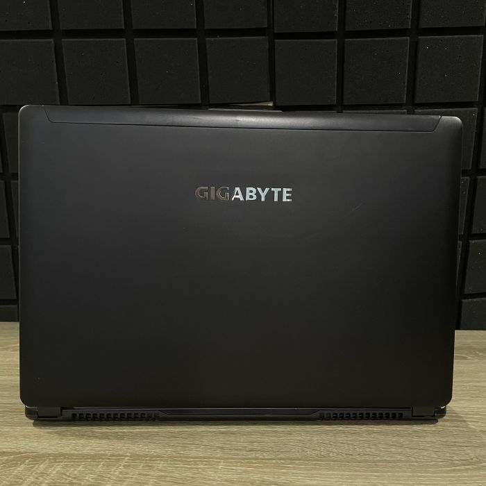 Ноутбук GIGABYTE P35 i7-6700HQ/16GB/256SSD+1TBHDD/GTX1070-8GB Б/В