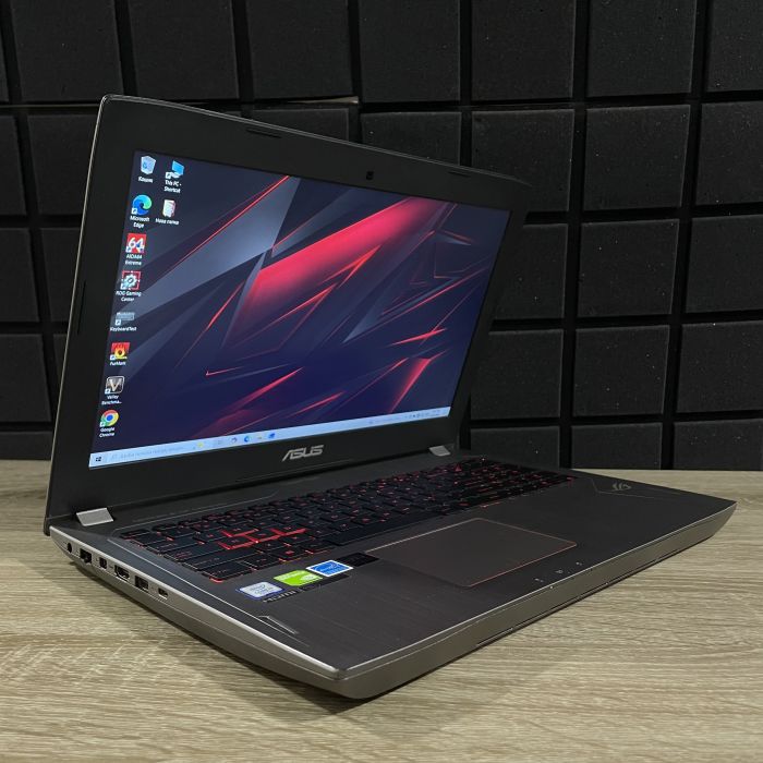 Ноутбук Asus Rog GL502VSK 120Hz I7-7700HQ/16GB/256SSD/GTX1070-8GB Б/В