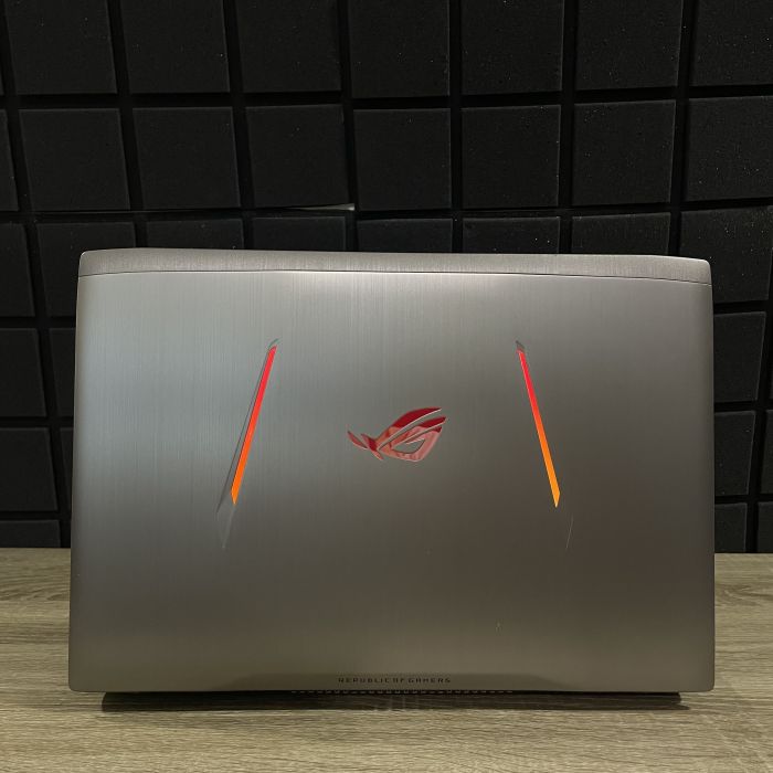 Ноутбук Asus Rog GL502VSK 120Hz I7-7700HQ/16GB/256SSD/GTX1070-8GB Б/В