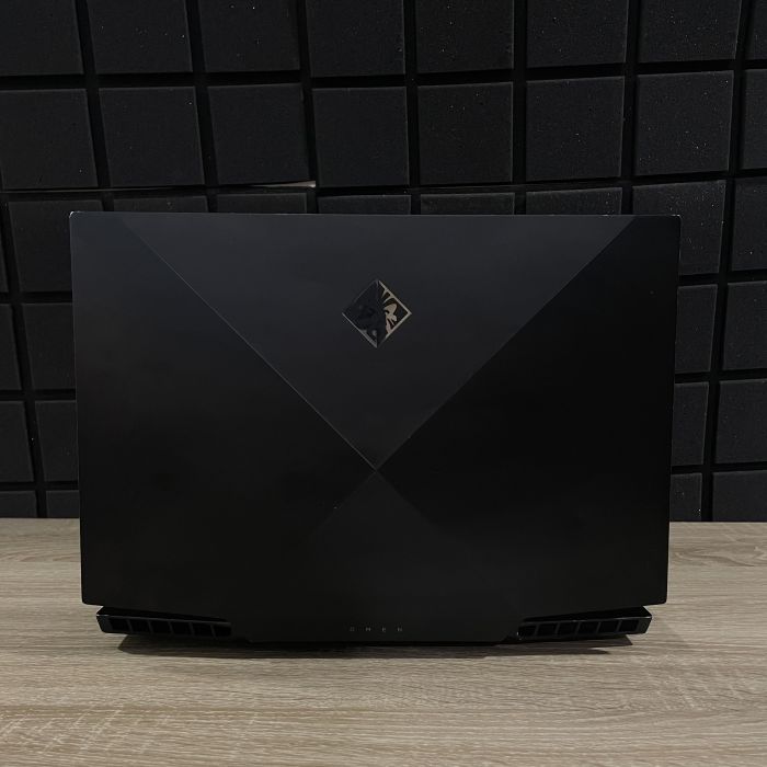Ноутбук HP Omen 15 144Hz I7-10750H/16GB/512SSD/RTX2060-6GB Б/В