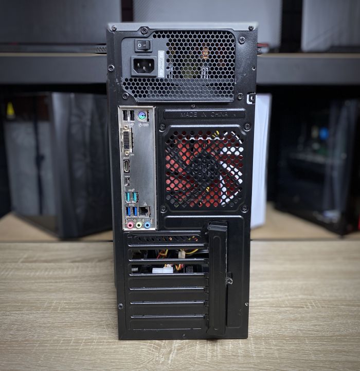 ПК RYZEN 3 2200G 16Gb 120 SSD 1Tb HDD Б/В