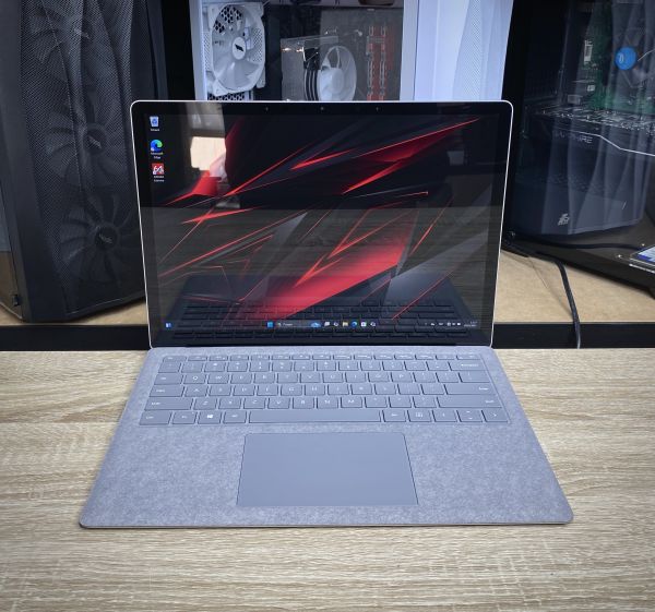 Ноутбук сенсорний Microsoft Surface I5-1035G7 8Gb 256Gb SSD Б/В