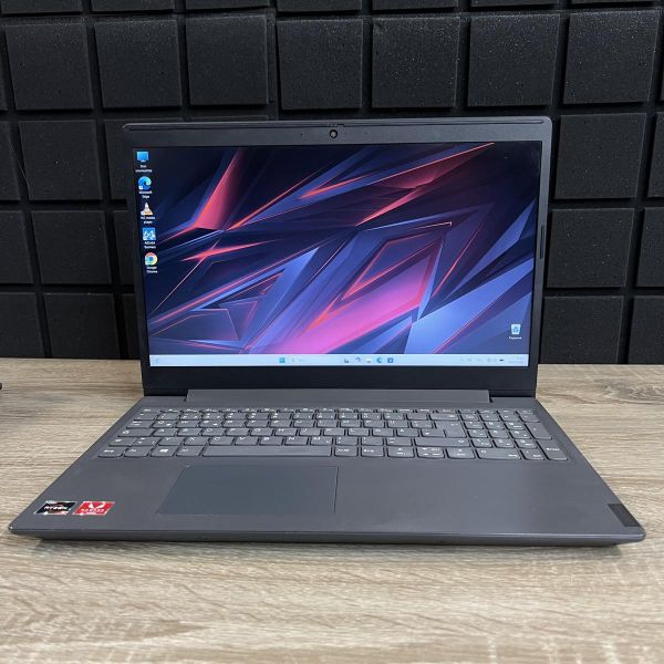Ноутбук Lenovo V155-15API Ryzen 5 3500U/8GB/256SSD/Radeon Vega8-2GB Б/В