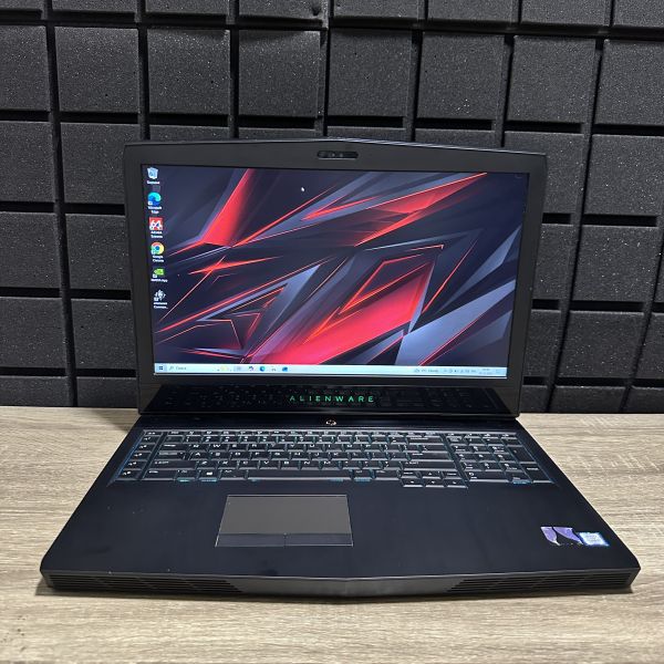 Ноутбук Dell Alienware 17 R4 i7-7700HQ/16Gb/512SSD/Nvidia GTX1070-8Gb Б/В