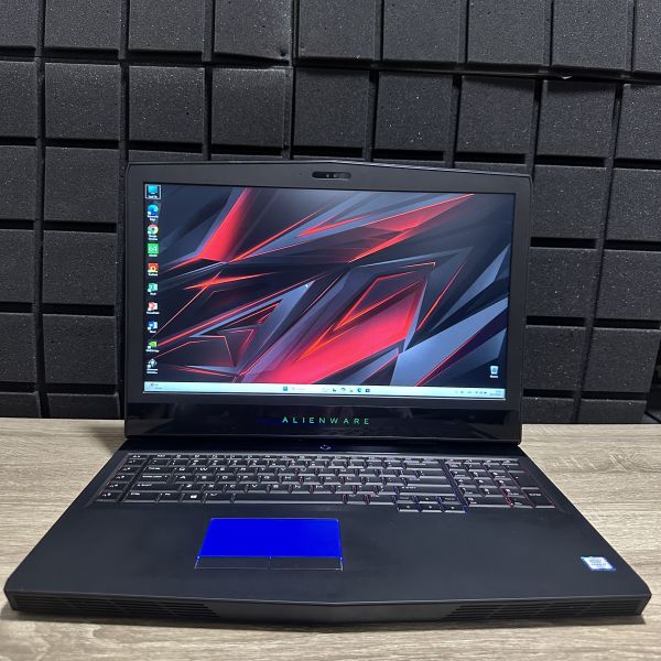Ноутбук Dell Alienware 17 R4 i7-6700HQ/16Gb/128SSD+1Tb HDD/Nvidia GTX1070-8Gb Б/В